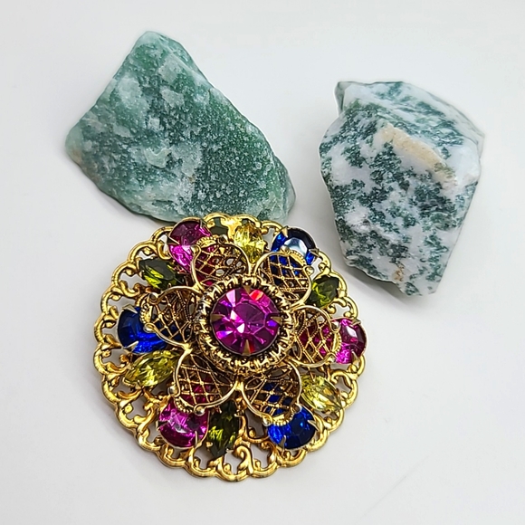 Vintage 1960's Unsigned Gold Filigree & Rhinestone Multi-Layered Brooch Gorgeous - Picture 7 of 11